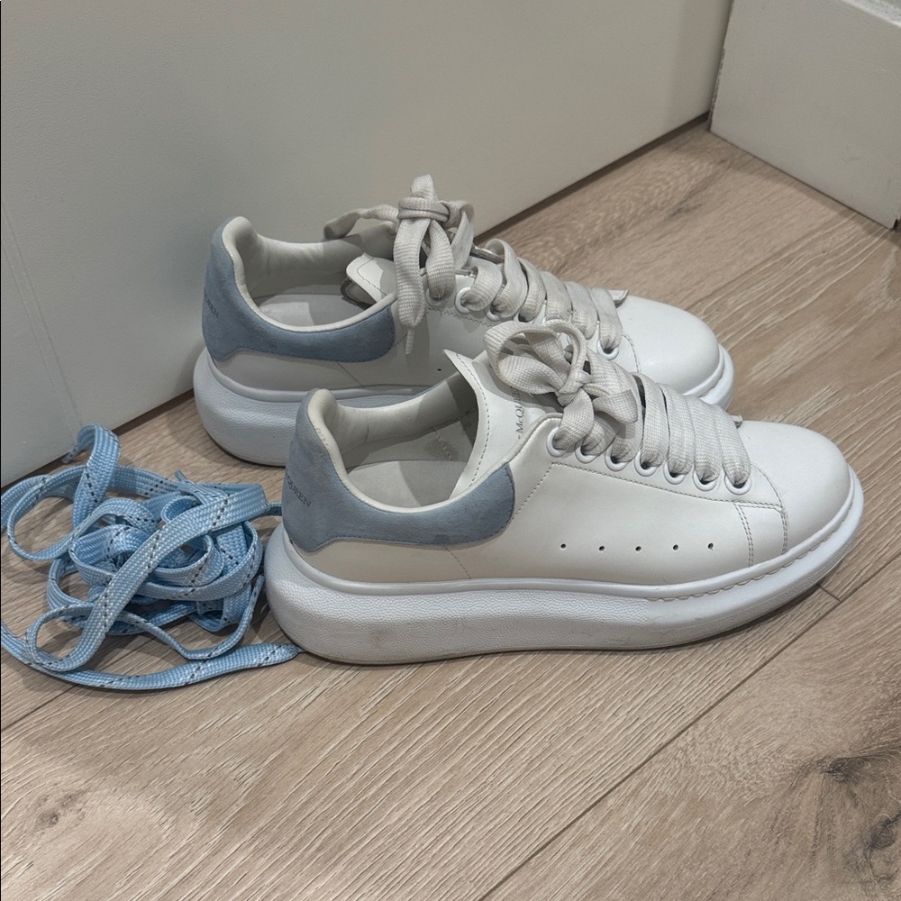 Alexander McQueen Kids White Sneakers with Light Blue Suede Heel